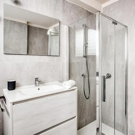 Hostmate - - Imperia's Pearl - Romolo Iulm Lejlighed *