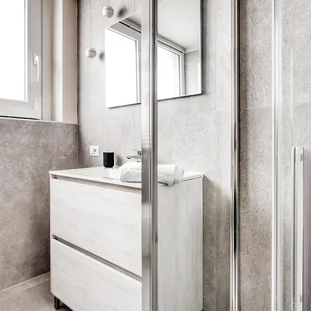 Hostmate - - Imperia's Pearl - Romolo Iulm Milano